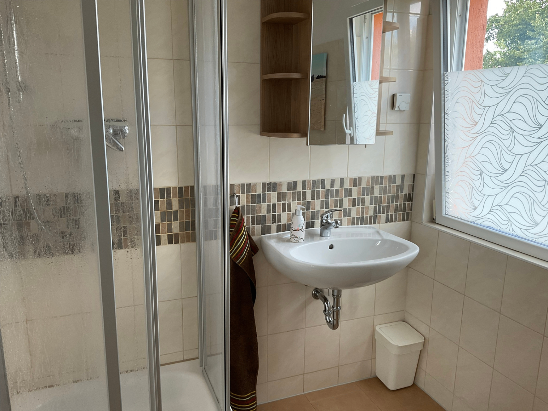 Badezimmer mit Dusche